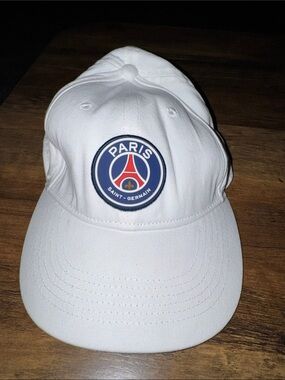Paris Saint-Germain White Baseball Cap - PSG Logo